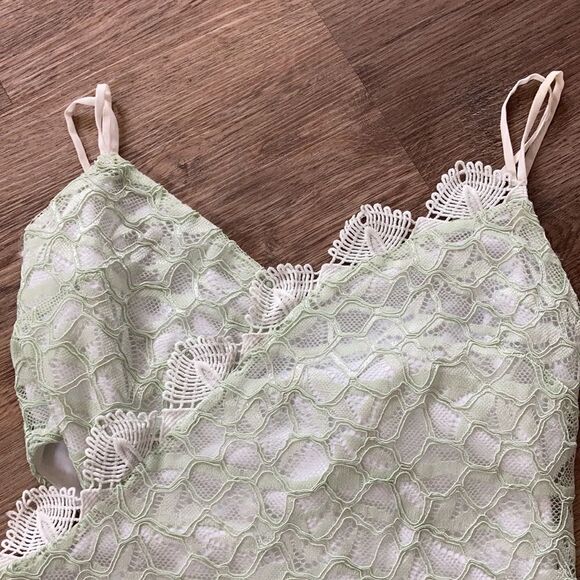 Topshop Mint Green Side Cutout Asymmetrical Hem Lace Overlay Dress Size 6 - Picture 7 of 8